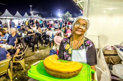 Dona Rosa Sousa   Senhora Que Vende Bolo